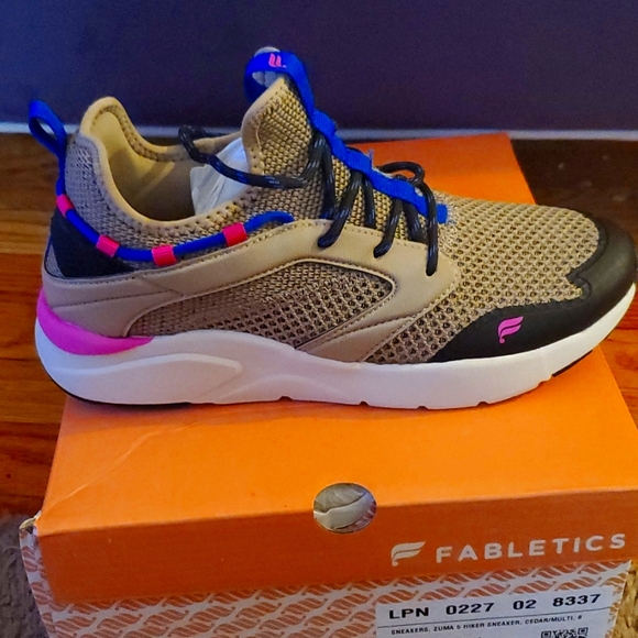 NWT size 8 womens sneakers - Picture 2 of 4